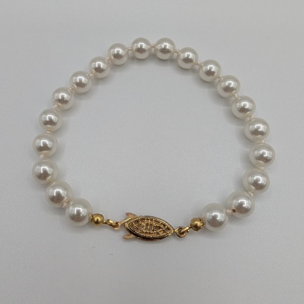 Vintage Style White Faux Pearl Strand Bracelet Gold Tone Filigree Clasp 7.5in